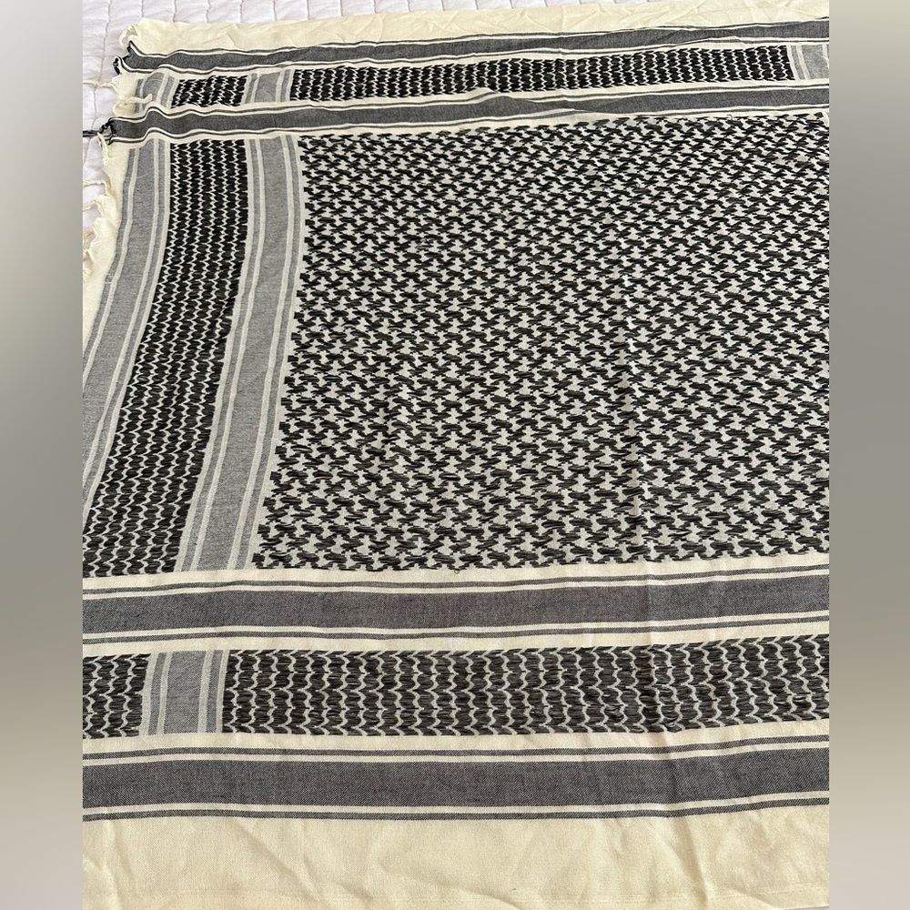 Women’s thin scarf